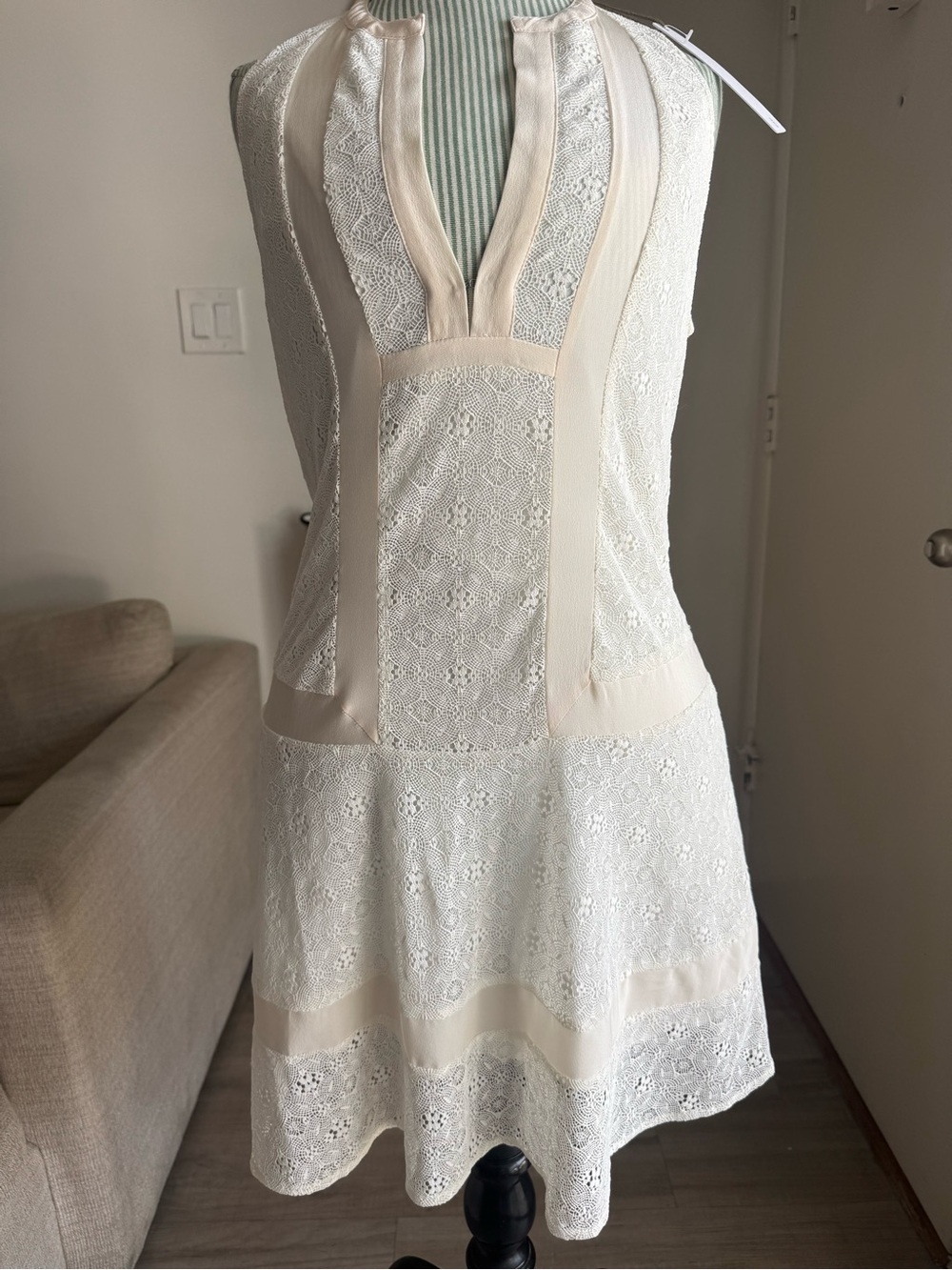 Twelfth Street by Cynthia Vincent Barney’s New York NWT Ivory Lace Silk Dress